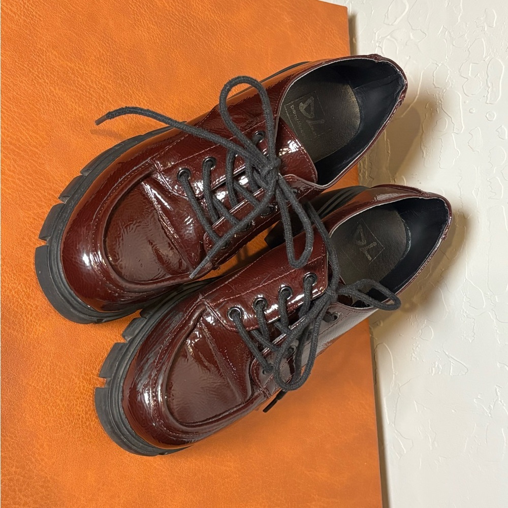 Red oxford platforms